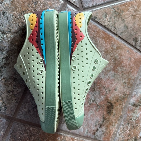 Native Shoes unisex design M5 or W7 slip on water shoes - Picture 8 of 10